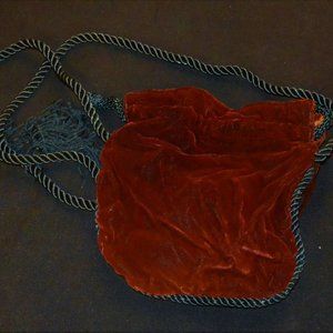 Women's velvet evening pouch with black cross body